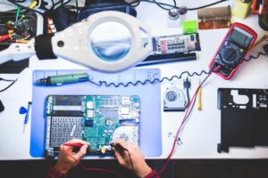 Od hobby do przyszlosciowego zawodu – jak nauczyc sie elektroniki